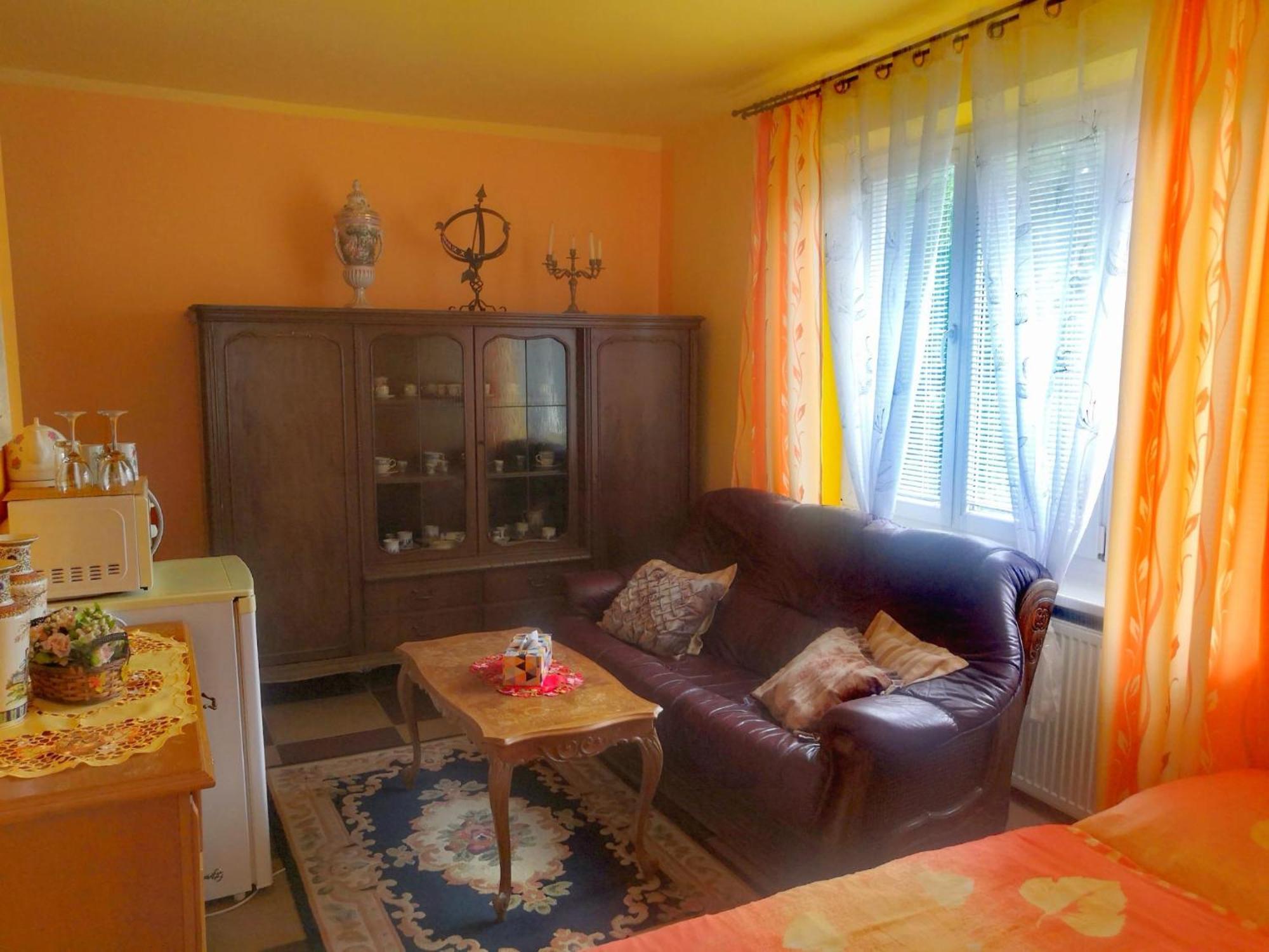Villa Anastazis - Penzion Eden การ์โลวีวารี ภายนอก รูปภาพ