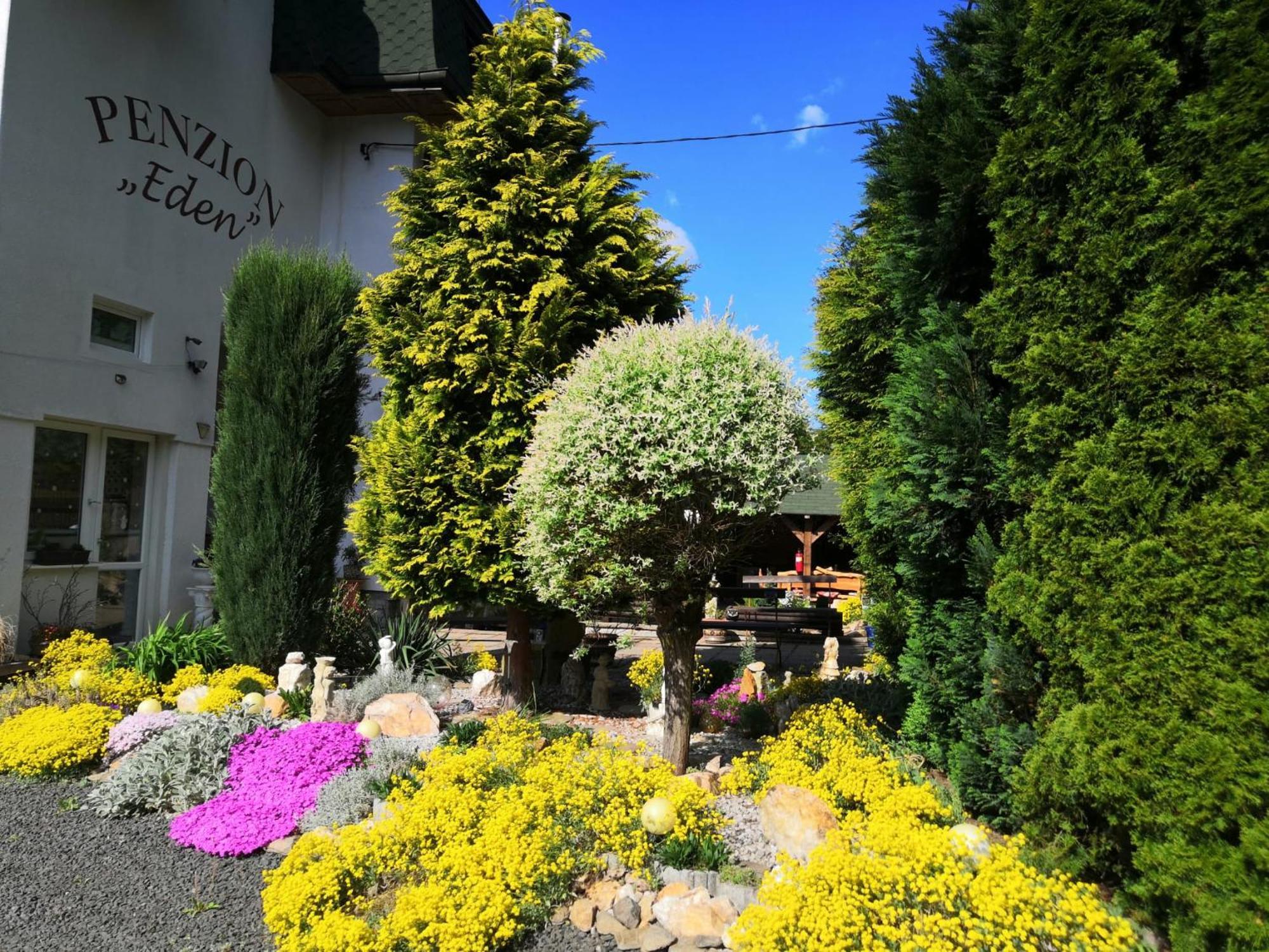 Villa Anastazis - Penzion Eden การ์โลวีวารี ภายนอก รูปภาพ