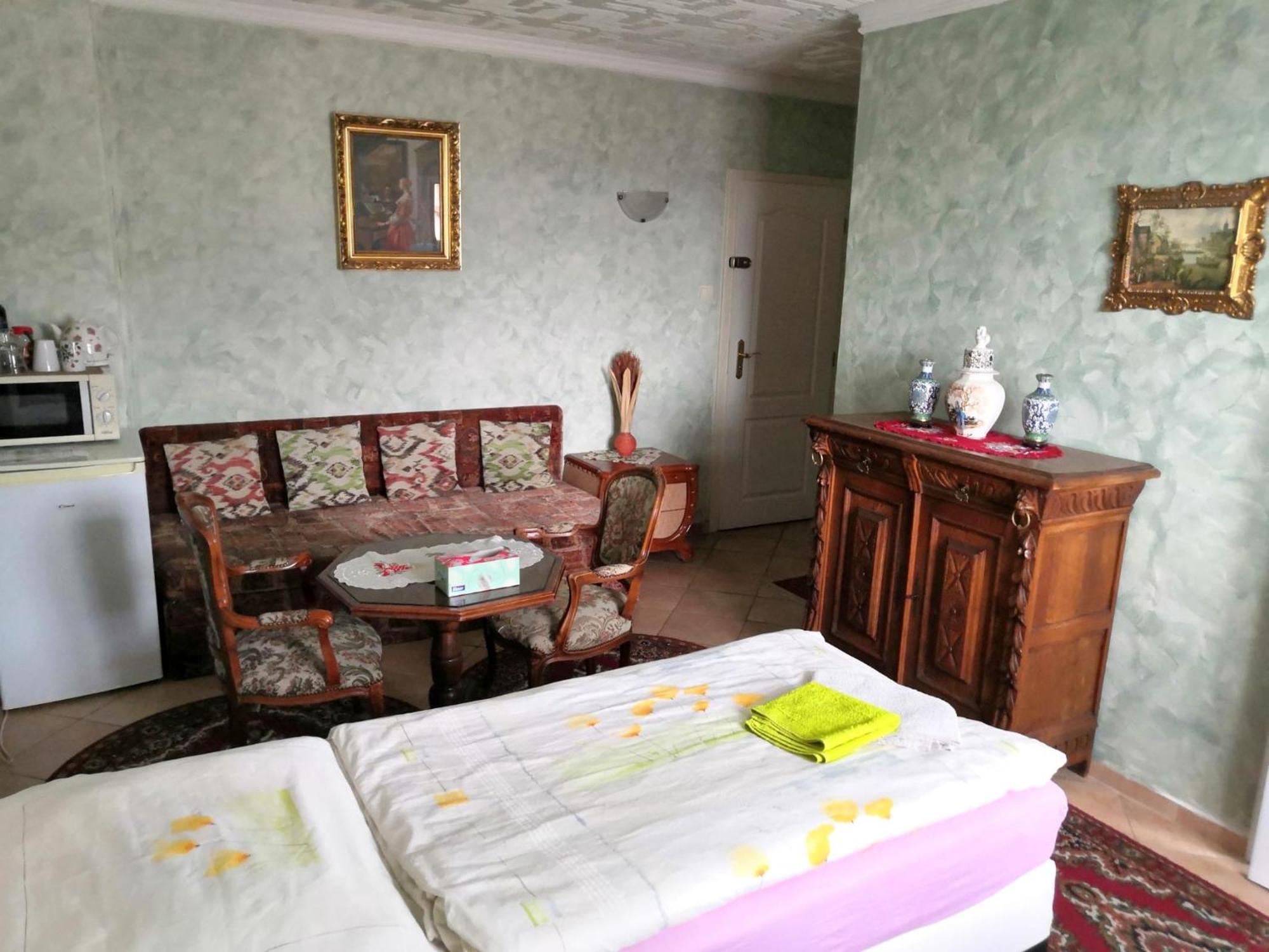 Villa Anastazis - Penzion Eden การ์โลวีวารี ภายนอก รูปภาพ
