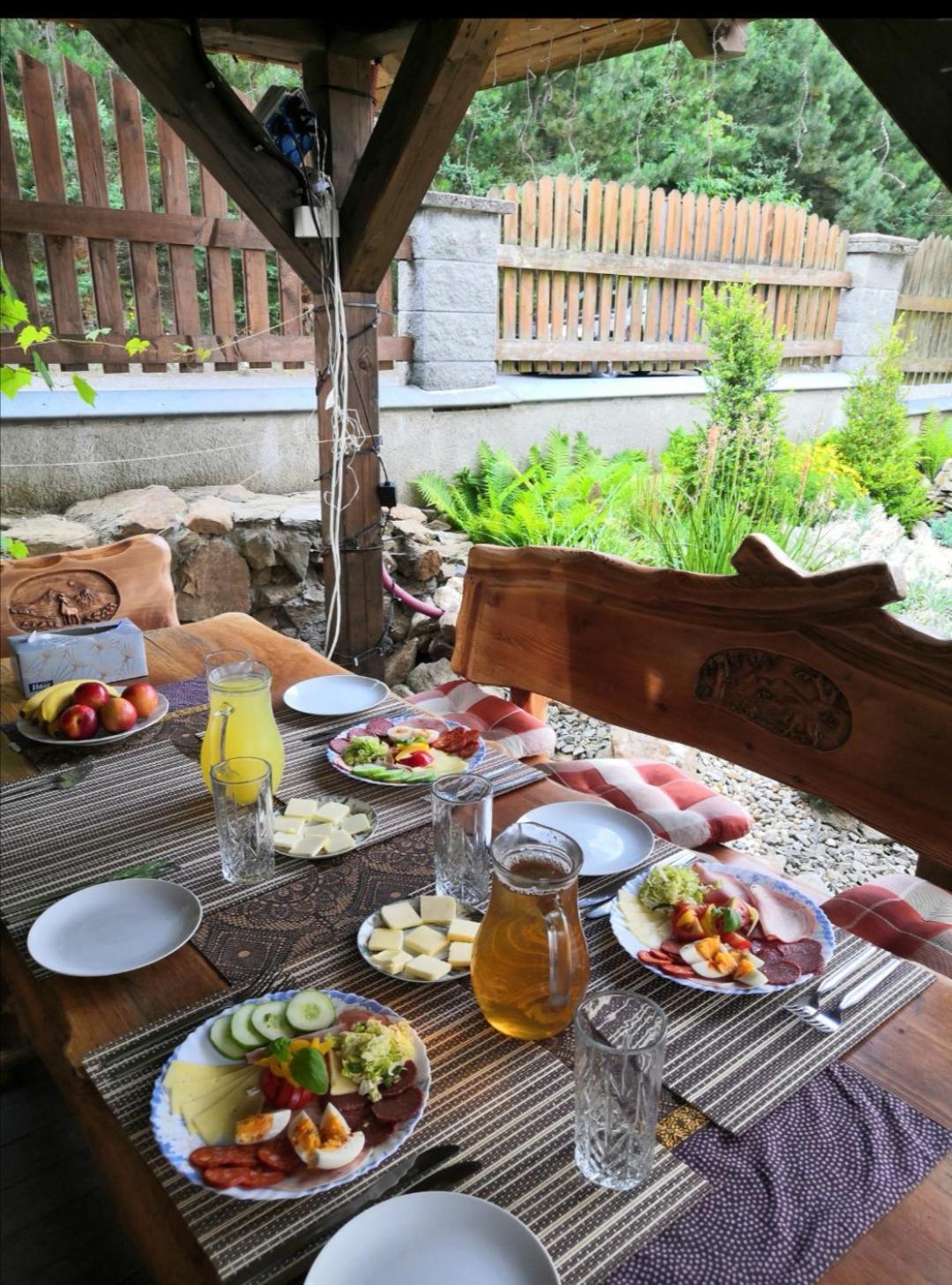 Villa Anastazis - Penzion Eden การ์โลวีวารี ภายนอก รูปภาพ