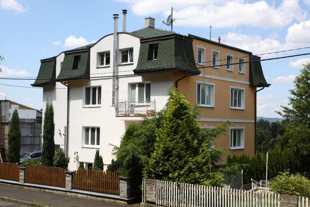 Villa Anastazis - Penzion Eden การ์โลวีวารี ภายนอก รูปภาพ
